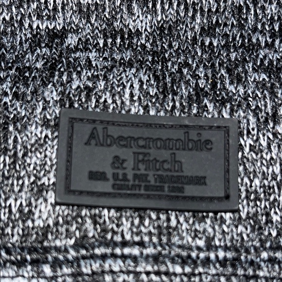 Abercrombie & Fitch Charcoal Puffer Jacket used good condition - Picture 5 of 13